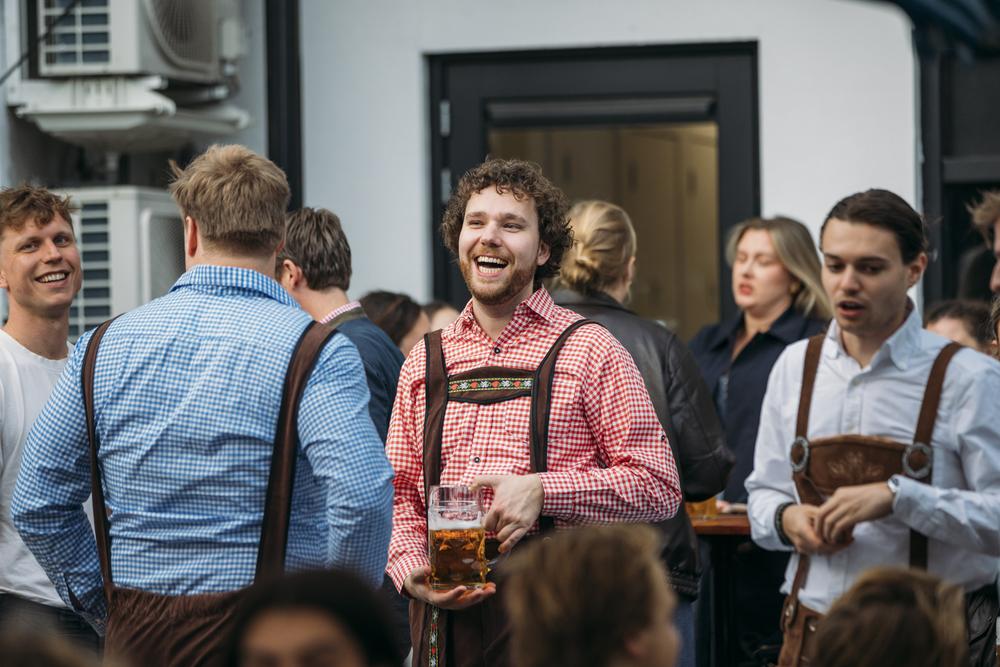 Rot.Jong_18.09.2026Oktoberfest_WildStube_ShotByMeesterwerk_4.jpg